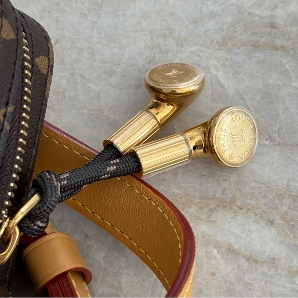 Louis Vuitton Music Player Wearable Wallet with Crossbody Strap Monogram - Picture 6 of 11